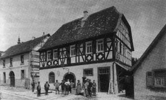 Rathaus vor 1911 Die Kirche trägt noch den Dachreiter Foto privat