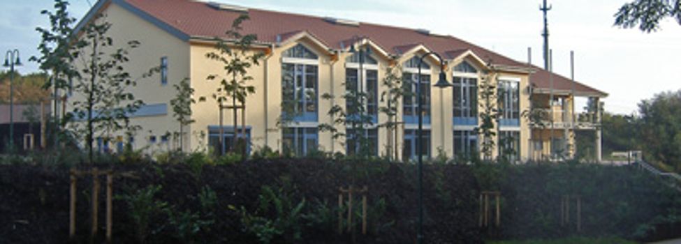 Carl Zuckmayer Halle Ansicht von der Lörzweiler Straße