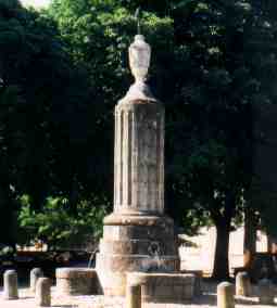 "Artischockenbrunnen" aus napoleonischer Zeit